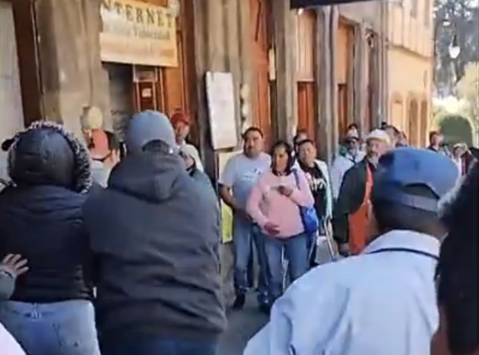 Hartos de Tanta Pinche Transa